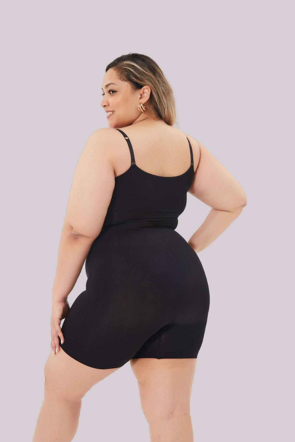 Confaty Amara – Round-Neck Mid-Thigh Bodysuit
