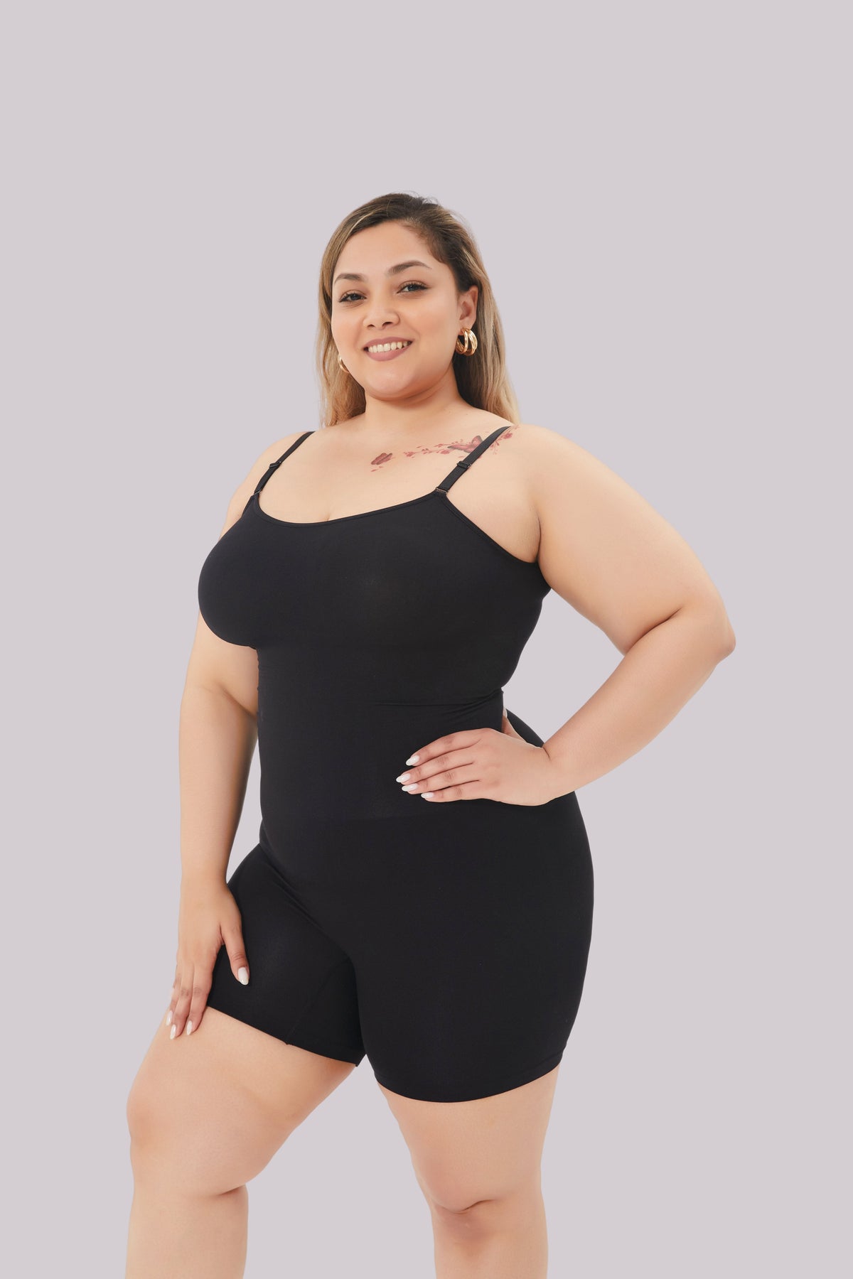 Confaty Amara – Round-Neck Mid-Thigh Bodysuit